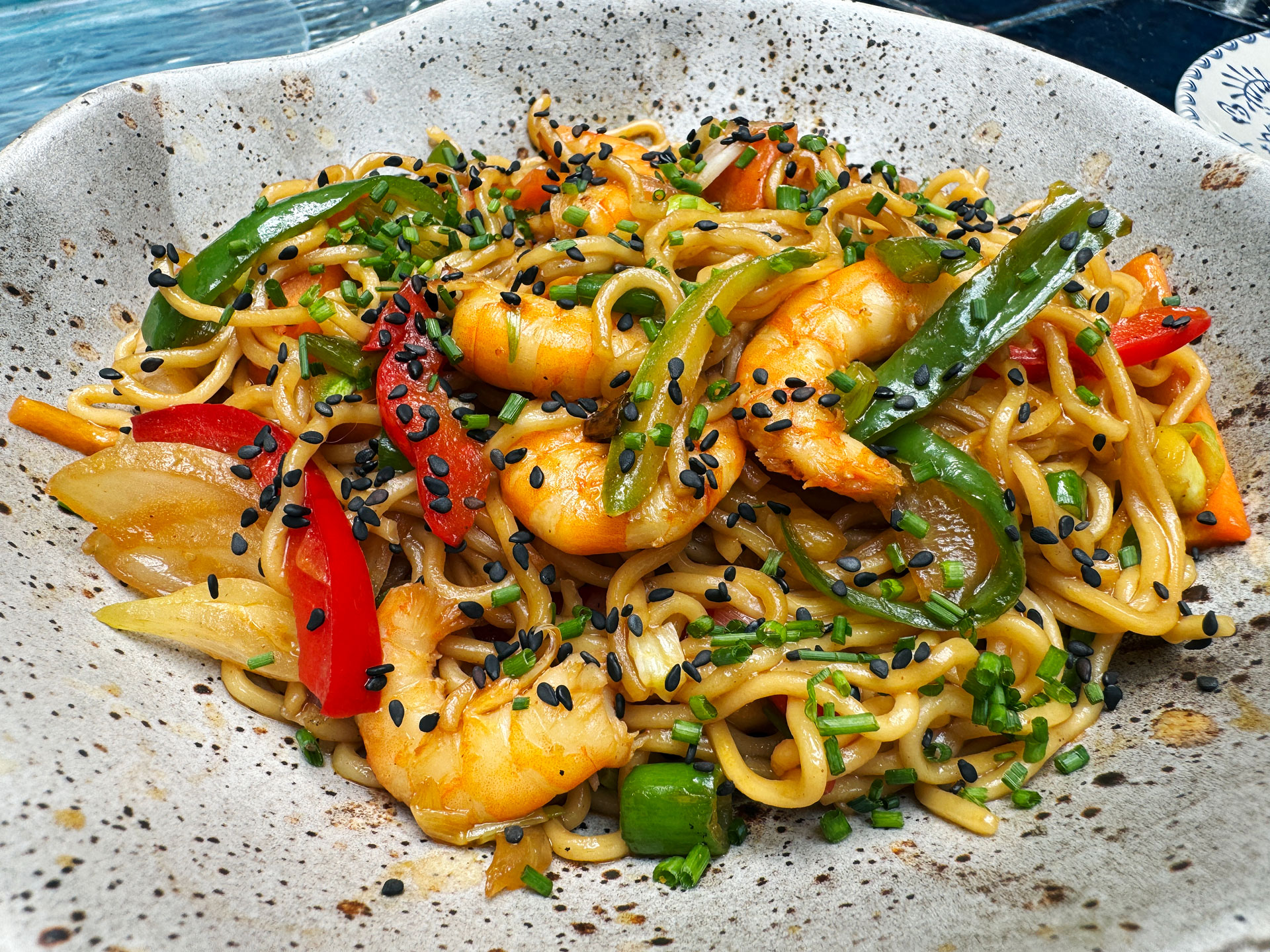 Noodles al Wok con Verduras y Langostinos